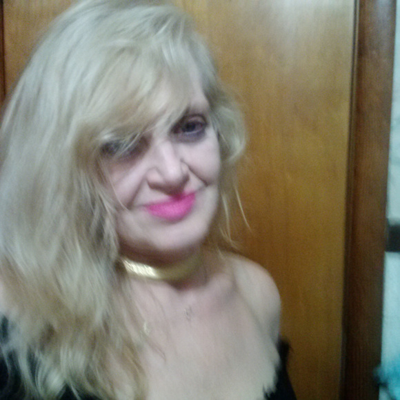 Meet your Posher, Deborah - Picture 2 of 2